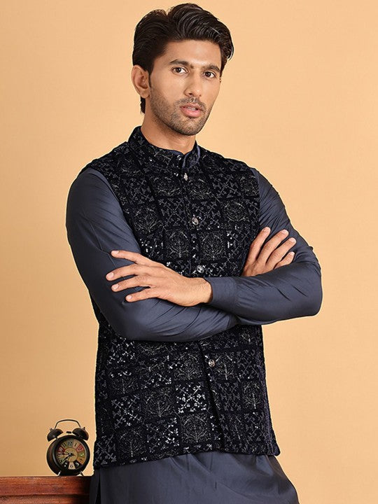 Men Embroidered Velvet Nehru Jacket