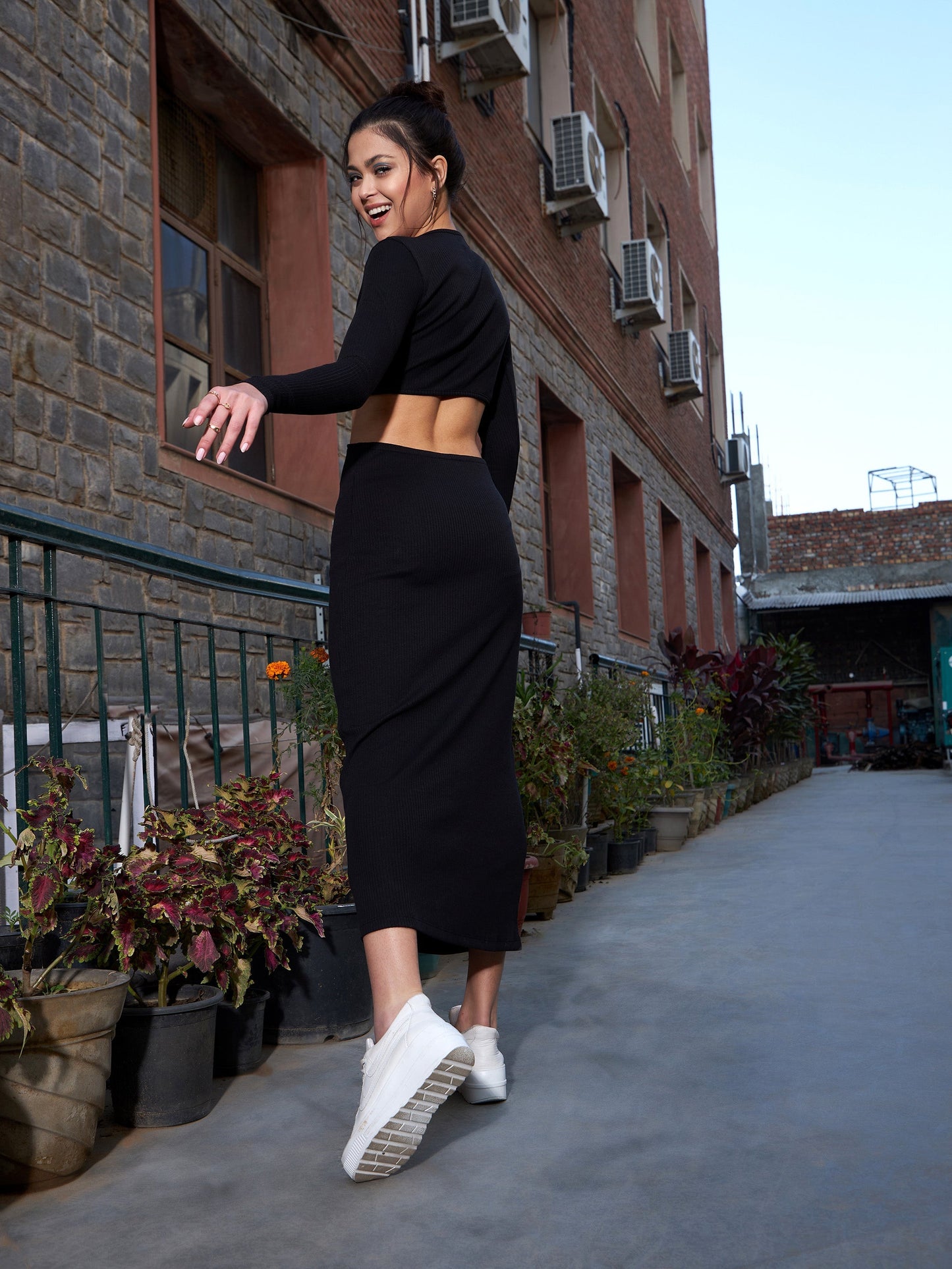 Black Rib Waist Cut Out Maxi Dress-SASSAFRAS