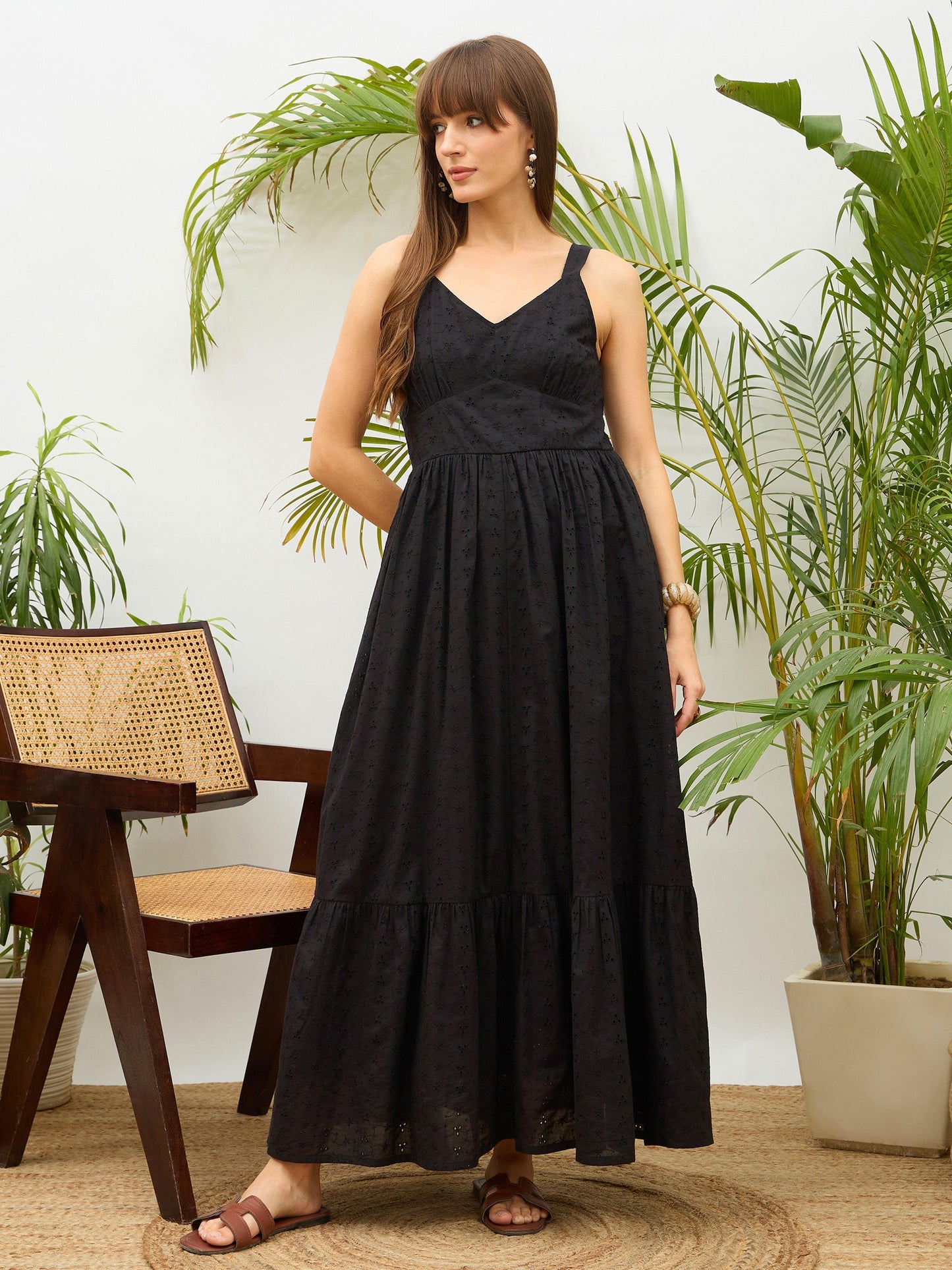 Women Black Sweatheart Neck Strappy Maxi Dress
