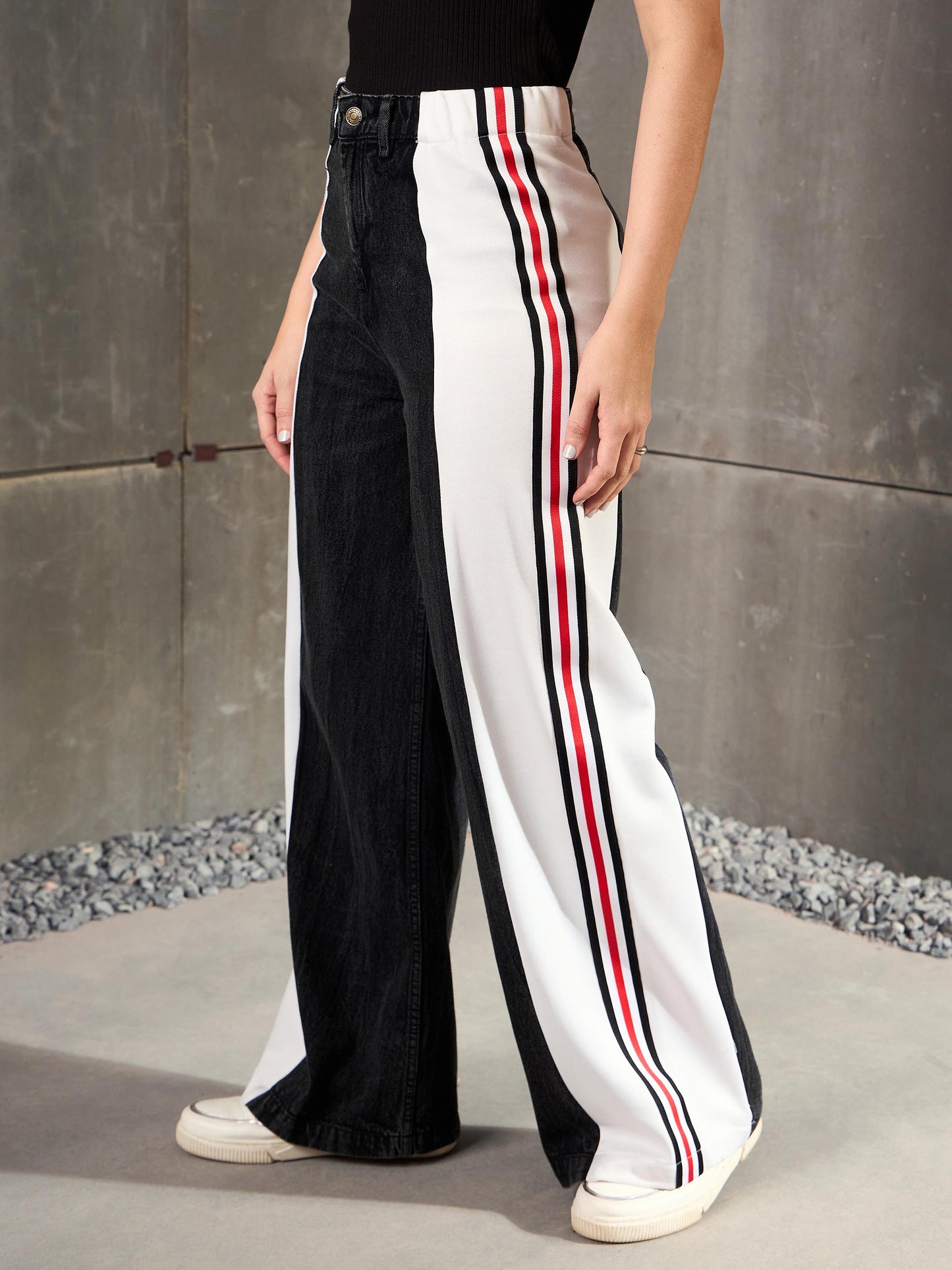 Women Black Washed Side Tape Wide Leg Jeans