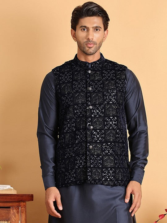 Men Embroidered Velvet Nehru Jacket