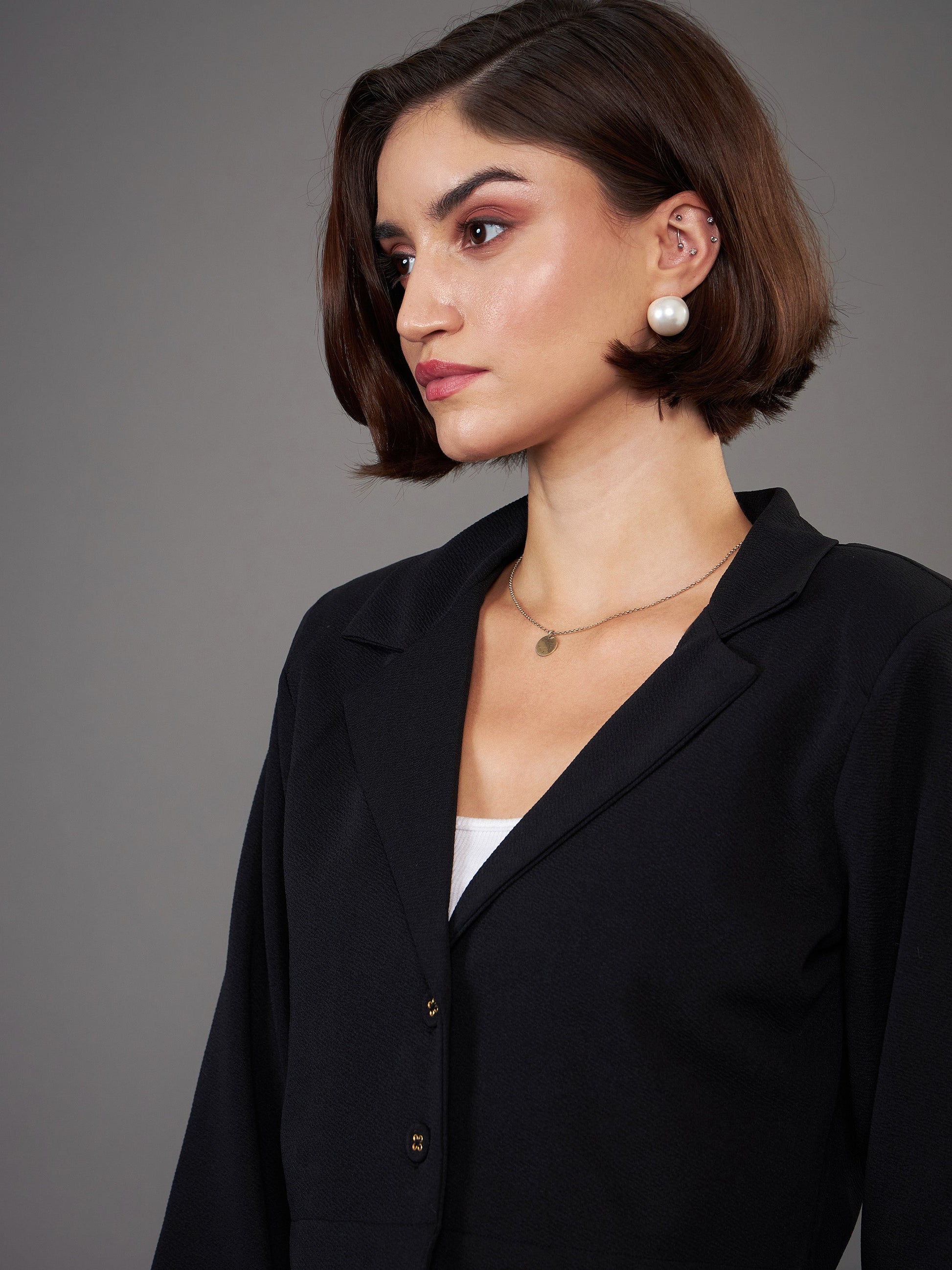 Black Notch Collar Crop Blazer-SASSAFRAS worklyf