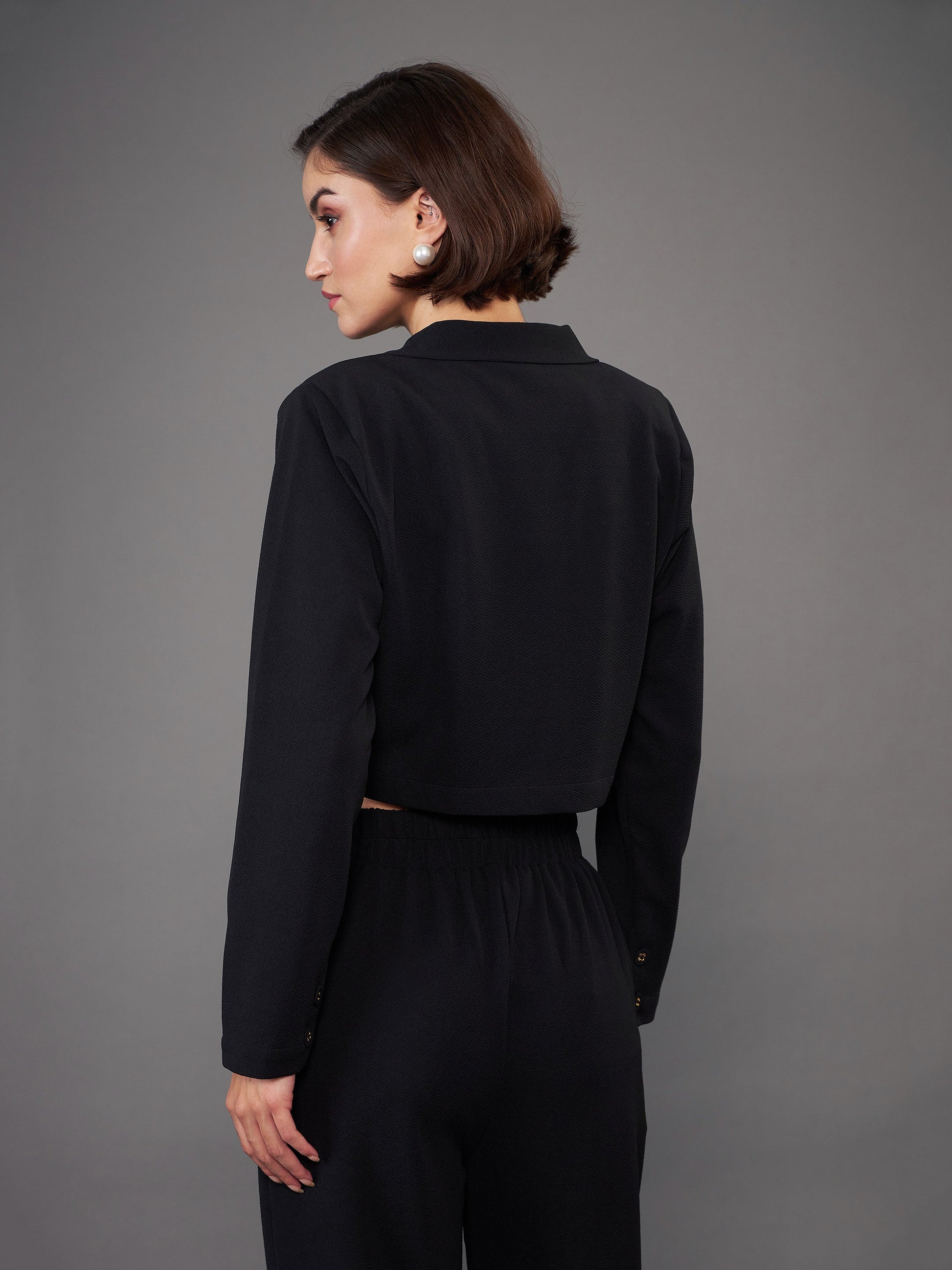 Black Notch Collar Crop Blazer-SASSAFRAS worklyf