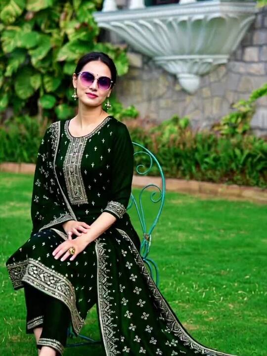 Ethnic Motifs Embroidered Sequinned Straight Kurta with Trousers & Dupatta